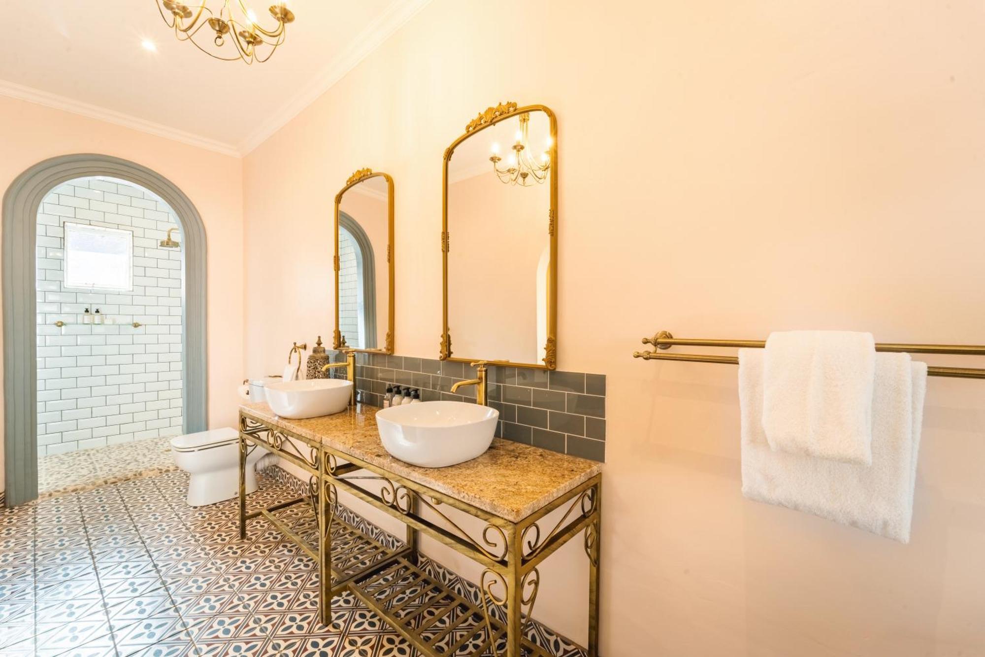 The Victorian Manor Bed & Breakfast Victoria Falls Exterior photo