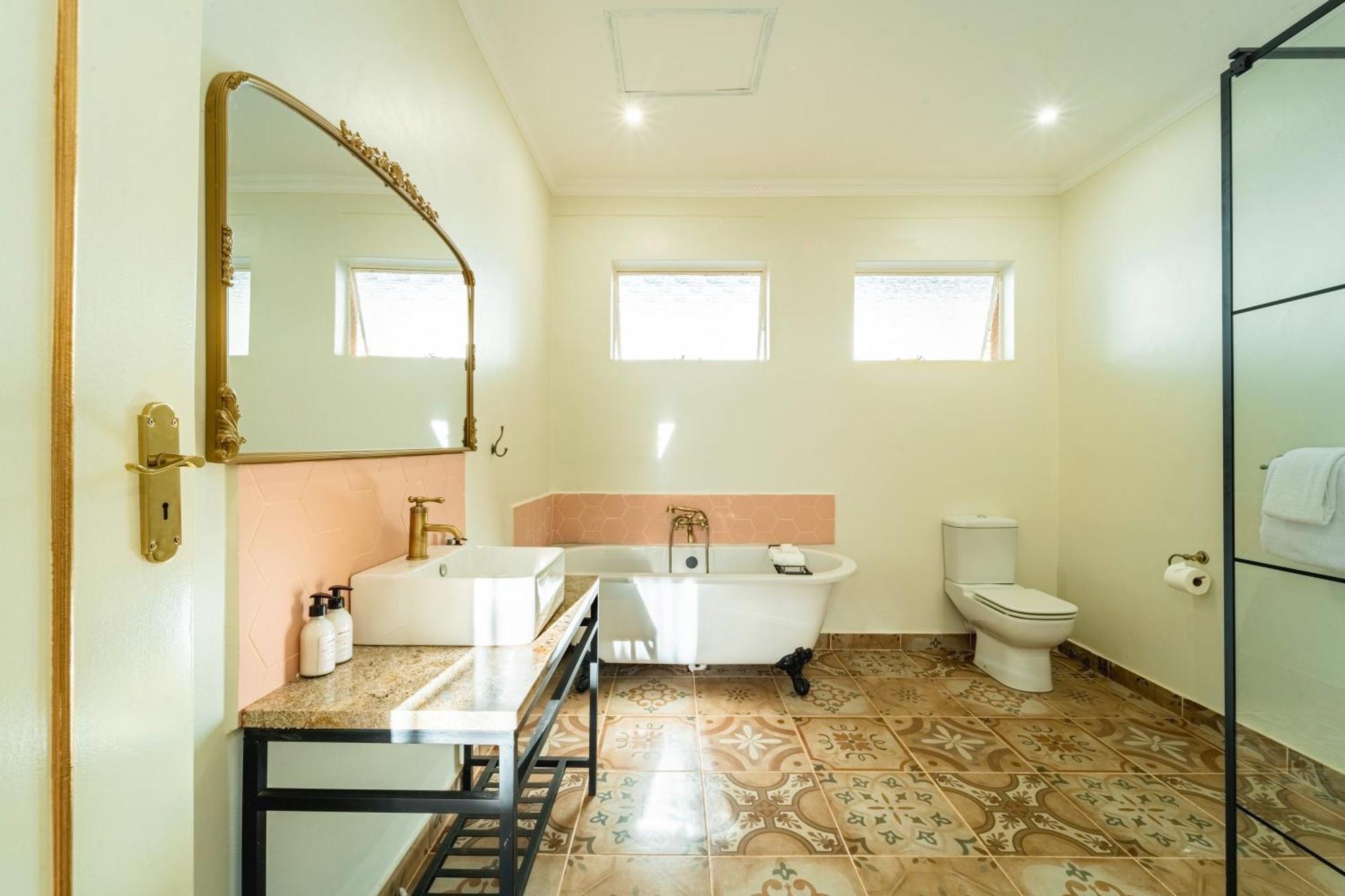 The Victorian Manor Bed & Breakfast Victoria Falls Exterior photo